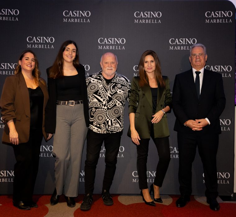 Jacob van Doorn at the photocall with the Casino Marbella team.